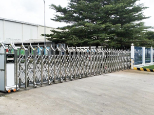 Lắp đặt cổng xếp inox ở Đà Lạt 