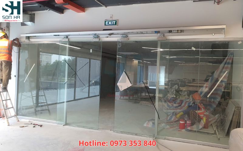 Cửa trượt tự động toàn kính